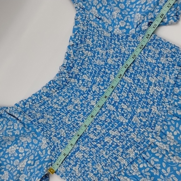 Magnolia Skye Blue Floral Romper Size Large Smocked Bodice - Picture 8 of 11